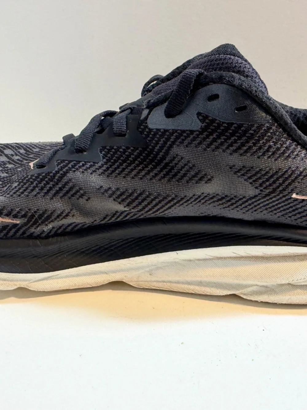 ☀️ HOKA Clifton 9 Black/Rose Gold Running Shoes. used but With Box. Sz 10